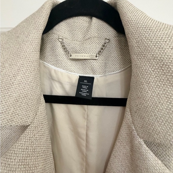 White House Black Market Cream Vest - Picture 4 of 5